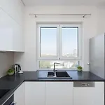 아파트 Family With 2 Bedrooms On The 16th Floor In By Renters