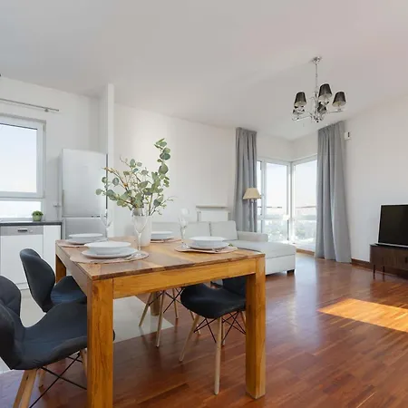 아파트 Family With 2 Bedrooms On The 16th Floor In By Renters