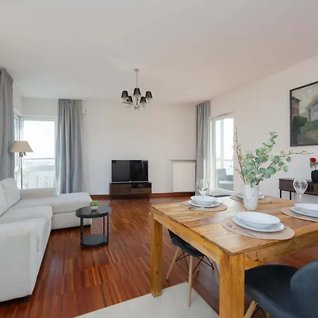 Family With 2 Bedrooms On The 16th Floor In By Renters 바르샤바