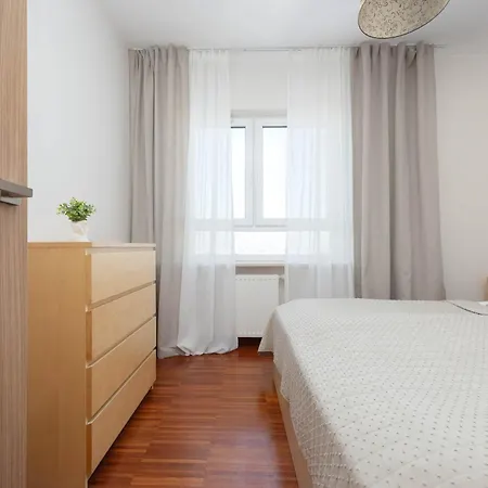 Διαμέρισμα Family With 2 Bedrooms On The 16th Floor In By Renters *