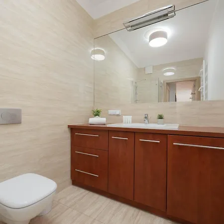 Apartman Family With 2 Bedrooms On The 16th Floor In By Renters Varsó