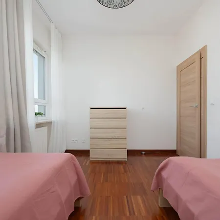 Family With 2 Bedrooms On The 16th Floor In By Renters Apartmán *